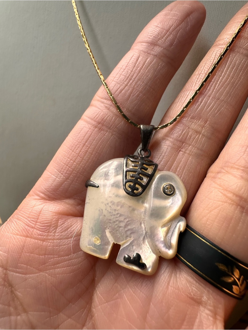 Vintage Mother of Pearl Elephant Pendant Necklace